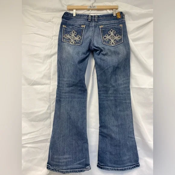 Maurices woman’s bootcut jeans size 11/12 Short - Picture 7 of 9